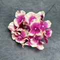 Künstlicher Hortensienkopf mit magentafarbenen Blättern und dekorativem Perlenstempel - Ohne Stiel / Fuchsie