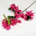Τεχνητό κλαδί βουκαμβίλιας σε ματζέντα χρώμα με ζωντανά άνθη και πράσινα φύλλα - Τριανταφυλλί