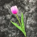 Lebensechte künstliche PU-Tulpe in kräftigem Rosa mit realistischem grünem Stiel - Pfirsichrosa