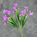 Künstliche lila Orchideenblüten mit grünen schlanken Blättern für die Heimdekoration - Purpurrot