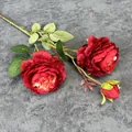 Realistische kunstmatige rode rozen met twee bloemen en één knop voor huisdecoratie - Rood