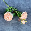 Driekoppige champagne pioenroos kunstbloem met twee bloemen en een kleine knop - Champagne