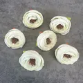 Set di sei teste di fiori di camelia artificiali in seta bianca fatte a mano con stami - Bianco