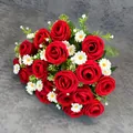 Ramo de rosas rojas de terciopelo artificial con manzanilla para bodas y el hogar - 18 piezas / Rojo Rosa Redondeado