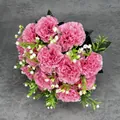Mazzo singolo di 18 testine di garofani artificiali rosa con fogliame verde - Rosa Intenso