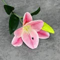 Naturgetreue 3D künstliche rosa Lilie mit grünem Stiel und Knospe für Hochzeitsdekoration - Rosa