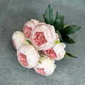 Bouquet artificiale con sette peonie rosa e foglie verdi realistiche per decorazione - Rosa