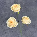 Drie kunstmatige champagne zijden rozen met realistische bloemblaadjes voor decoratie - Champagne