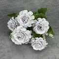 Kunstmatige dahlia boeket in lila en crème kleurverloop met groene bladeren - Lichtpaars