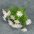 Künstlicher Gänseblümchenstrauß mit weiß-rosa Blütenblättern und grünen Blättern - Rosa