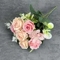 Kunstmatige rozenboeket met 6 koppen in roze en champagne zijden bloemen en bladeren - Dieproze