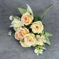 Bouquet artificiel de 6 roses champagne avec feuilles vertes pour décor de mariage - Jaune Champagne