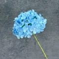 Lichtblauwe kunstmatige hortensia met zachte zijden bloemblaadjes op groene steel - Levendig Blauw