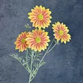 Kunstmatige oranje cosmosbloem met vier bloeiende hoofden en natuurlijke groene bladeren - Oranje