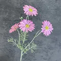 Kunstmatig dieproze madeliefjesboeket met vier levensechte bloemhoofdjes en groene bladeren - Roze Paars