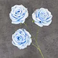 Trois têtes de roses artificielles en soie bleu clair pour mariage et décoration - Rose bonbon