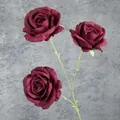 Roses artificielles en soie à trois têtes bordeaux foncé pour décor de mariage - Bordeaux