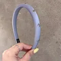 Cerchietto in tessuto viola chiaro con decorazioni a fiocco in metallo argentato - Blu