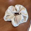 Elegante elastico per capelli in raso beige con bordo in pizzo di organza chic - Oro champagne