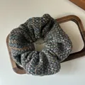 Chouchou en tricot de tweed coloré avec tissage multicolore et design élastique - Bleu Brume
