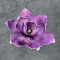 Dunkelviolette EVA-Magnolienblüte mit weißem Rand für Accessoires und Dekoration - A9 – 18 Cm Größe 4