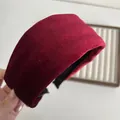 Dettaglio del cerchietto in velluto bordeaux imbottito con fodera interna antiscivolo nera - Stile Semplice Largo (Modello D) / Borgogna