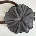 Détail d'un chouchou vintage à carreaux noir et blanc avec une texture plissée - Gris (Vichy Noir-Blanc)