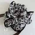 Elastico per capelli vintage francese in tessuto con stampa floreale bianca e nera - Nero