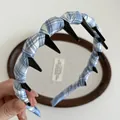 Diadema de cuadros azules y blancos con púas para volumen y sujeción del cabello - Cuadros Azul Claro