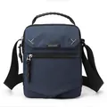 Bolso bandolera impermeable azul oscuro para hombre con correa ajustable y bolsillo frontal - Azul marino