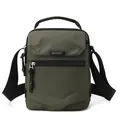 Bandolera impermeable verde oliva con correa ajustable y detalles de cremallera - Verde Militar