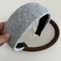 Détail de serre-tête en tweed épais bleu et gris avec doublure noire antidérapante - Bleu clair