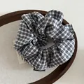 Chouchou en tissu à carreaux noir et blanc avec étiquette faite main et texture coton - Blanc Noir