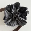 Schicker Haargummi mit schwarz-weiß gestreiftem Patchwork und Stoff-Design - Schwarz-weißes Streifen-Patchwork / Schwarz