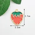 Pendentif fraise en alliage doré avec émail rouge, taille 2,7cm sur 2,2cm - Fraise Rouge