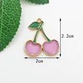 Pendentif cerise rose et vert pour bijoux DIY avec cadre en alliage de couleur dorée - Petite cerise violette