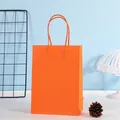Sac cadeau vertical en papier kraft orange avec poignées en corde pour les achats - Orange ; Format Mini A Vertical - 12 X 6 X 16 Cm De Hauteur