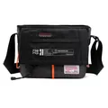 Bandolera de nailon en negro y gris oscuro con parche de logo rojo y correa naranja - Gris