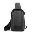 Sac de poitrine homme en nylon noir mat imperméable avec bandoulière réglable - Noir