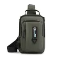 Bolso de pecho para hombre verde militar impermeable de nailon con correa ajustable y cremallera - Verde Militar