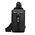 Herren Brusttasche in Schwarz mit USB-Ladeanschluss und wasserfestem Gewebe - Schwarz