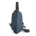Bandolera de pecho impermeable azul oscuro para hombre con correa ajustable y detalle logo - Azul oscuro
