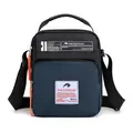 Grand sac bandoulière homme en nylon bleu marine et noir avec détails orange vifs - Bleu clair