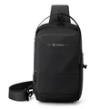Schwarze wasserfeste taktische Brusttasche mit USB-Anschluss und WE POWER Markendetail - Schwarz