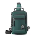 Dunkelgrüne Nylon-Brusttasche mit USB-Anschluss und Reflexstreifen für Herren-Freizeit - Dunkelgrün