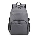 Mochila gris minimalista de nailon para hombre con correas acolchadas y bolsillos - Gris