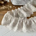 Λευκή πλισέ βαμβακερή δαντέλα με κέντημα λουλουδιών για στρίφωμα και μανίκια φορεμάτων - Μπεζ Διάτρητο Κεντημένο Πλισέ Στυλ / Μπεζ