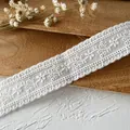 Bordo in pizzo di cotone bianco con motivo floreale traforato per cucito e fai da te - Stile Fiore Traforato