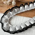 Zweilagige schwarz-weiße gepunktete Plissee-Spitze für DIY-Bastelarbeiten und Haarschmuck - Premium Punktemuster Stil / Schwarz und Weiß Mesh