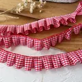 Détail de bordure en dentelle à carreaux rouges de 2,5 cm pour couture DIY et vêtements - Rouge